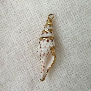 Vintage Shell Necklace pendant